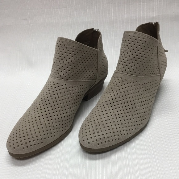 Kenneth Cole Exciting New Booties - Picture 2 of 10